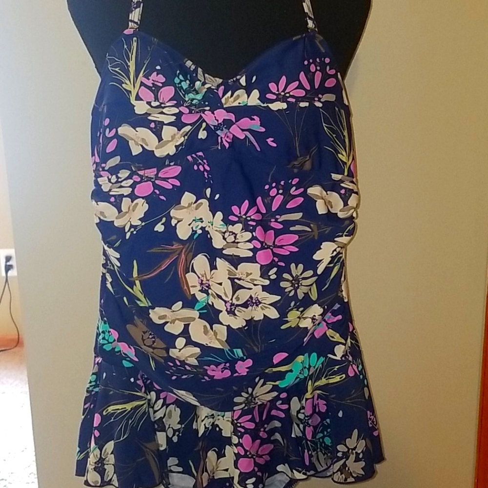 Adorable floral one piece swimsuit